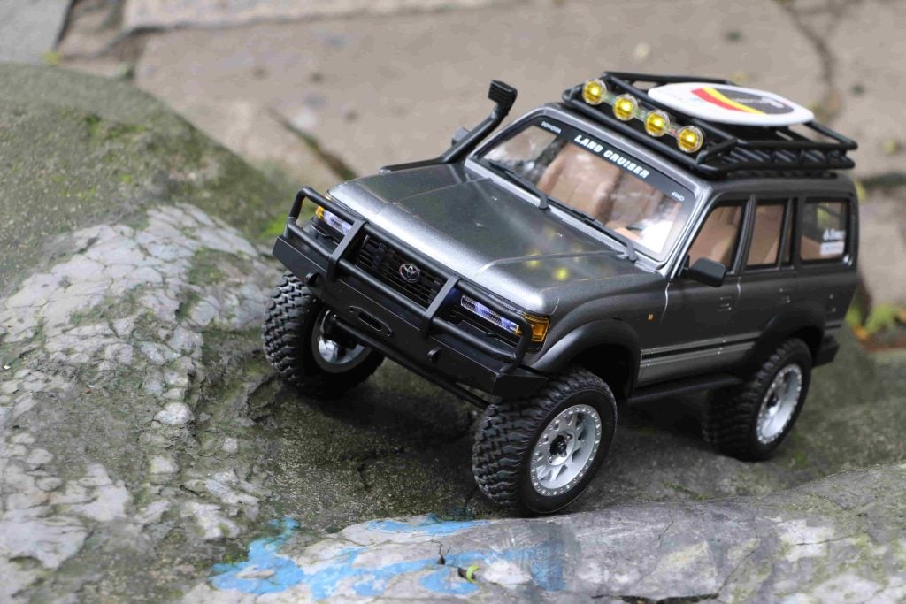 JXC 1:12 LC80 and Land Rover upgraded chassis outdoor crawling overview