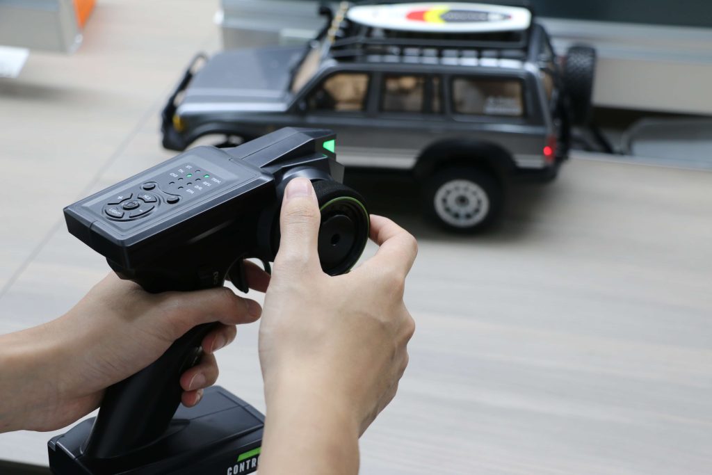 New 4-channel transmitter with memory function for JXC 1:12 LC80 crawler